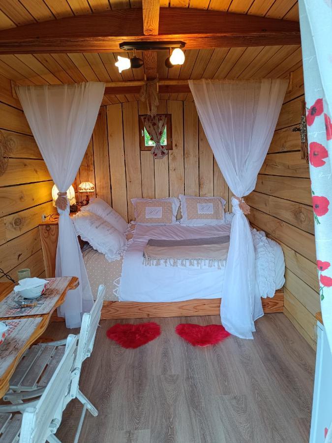 Roulotte O Reves Atypiques Hotel Bouce  Buitenkant foto
