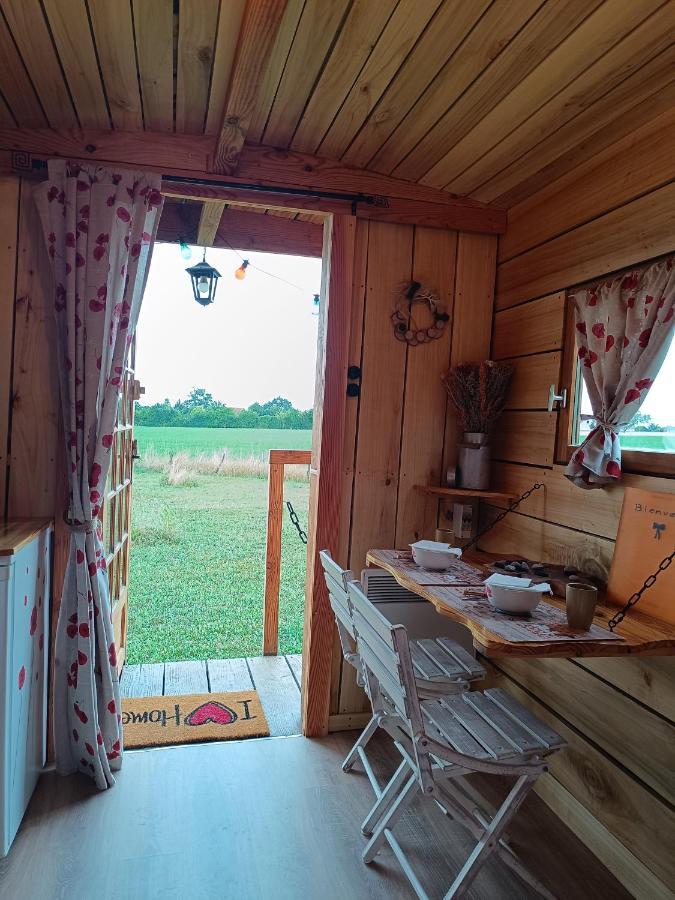 Roulotte O Reves Atypiques Hotel Bouce  Buitenkant foto